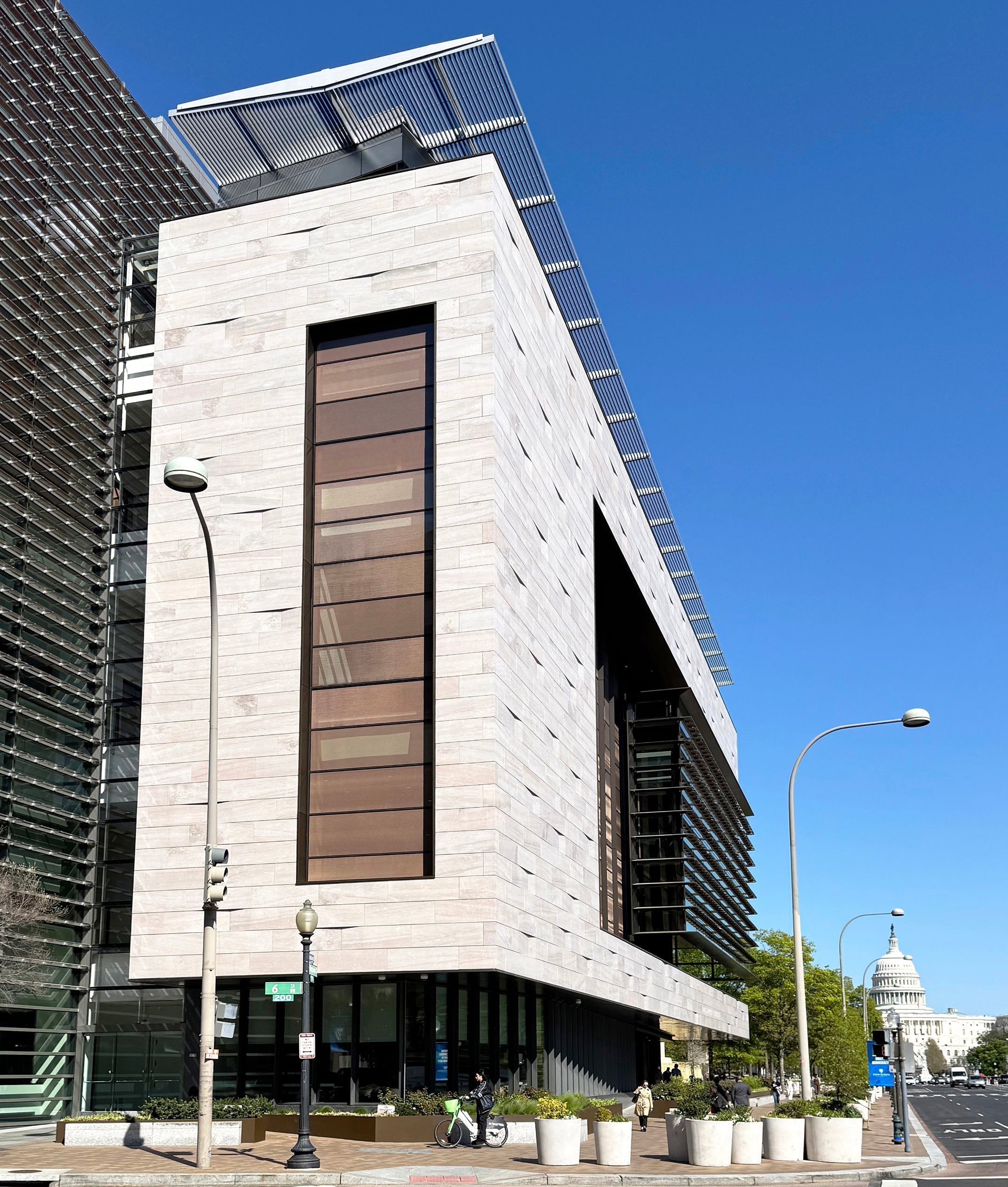 Linling Lu Joins Exhibition at JHU Bloomberg Center DC